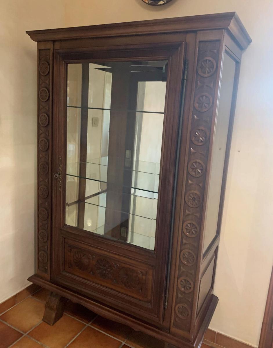 VITRINE DE STYLE BASQUE