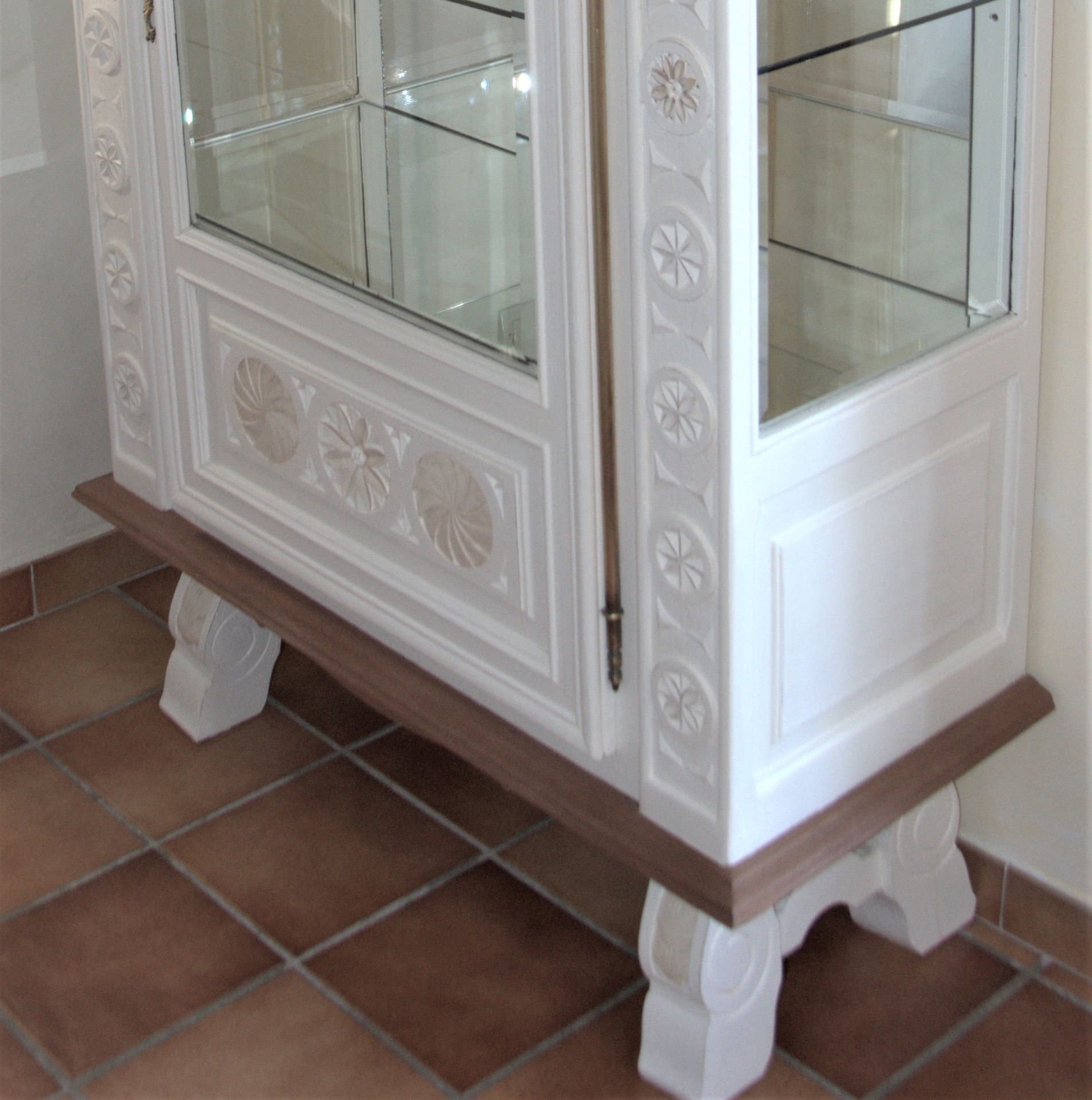 VITRINE DE STYLE BASQUE